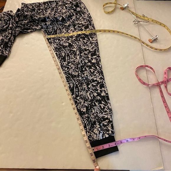 Aqua Brand Printed Jogger Pants Womens Small Black Slacks Trousers Lightweight - Picture 8 of 8